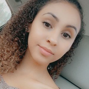 Meet your Posher, Alexia